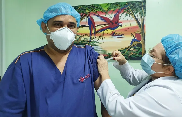 Em Fortaleza, 742 pessoas receberam primeira dose da vacina nesta terça-feira