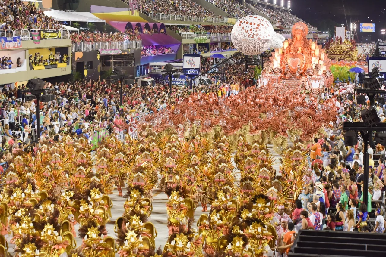 Paes descarta realizar Carnaval em julho no Rio de Janeiro