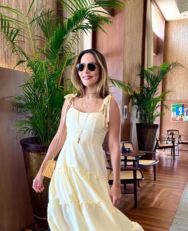 Lara Romcy brinda nova idade em Salvador