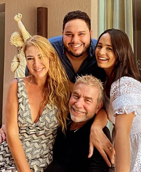 Pedro Holanda e Camila Mesquita ficam noivos