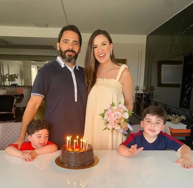 Giuliana Botelho e Atilla Fernandes celebram 10 anos de casados