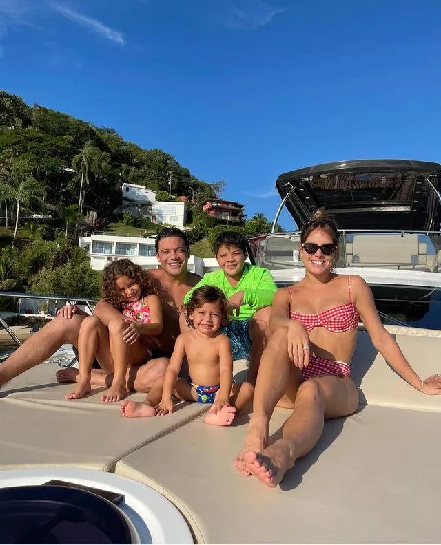 Thyane e Wesley Safadão curtem férias em família