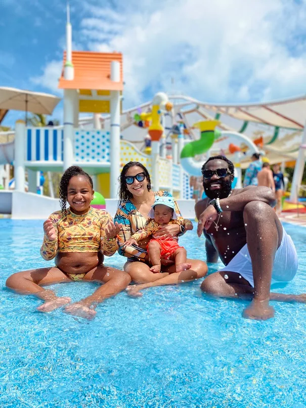 Douglas Silva e família aproveitam férias no Beach Park