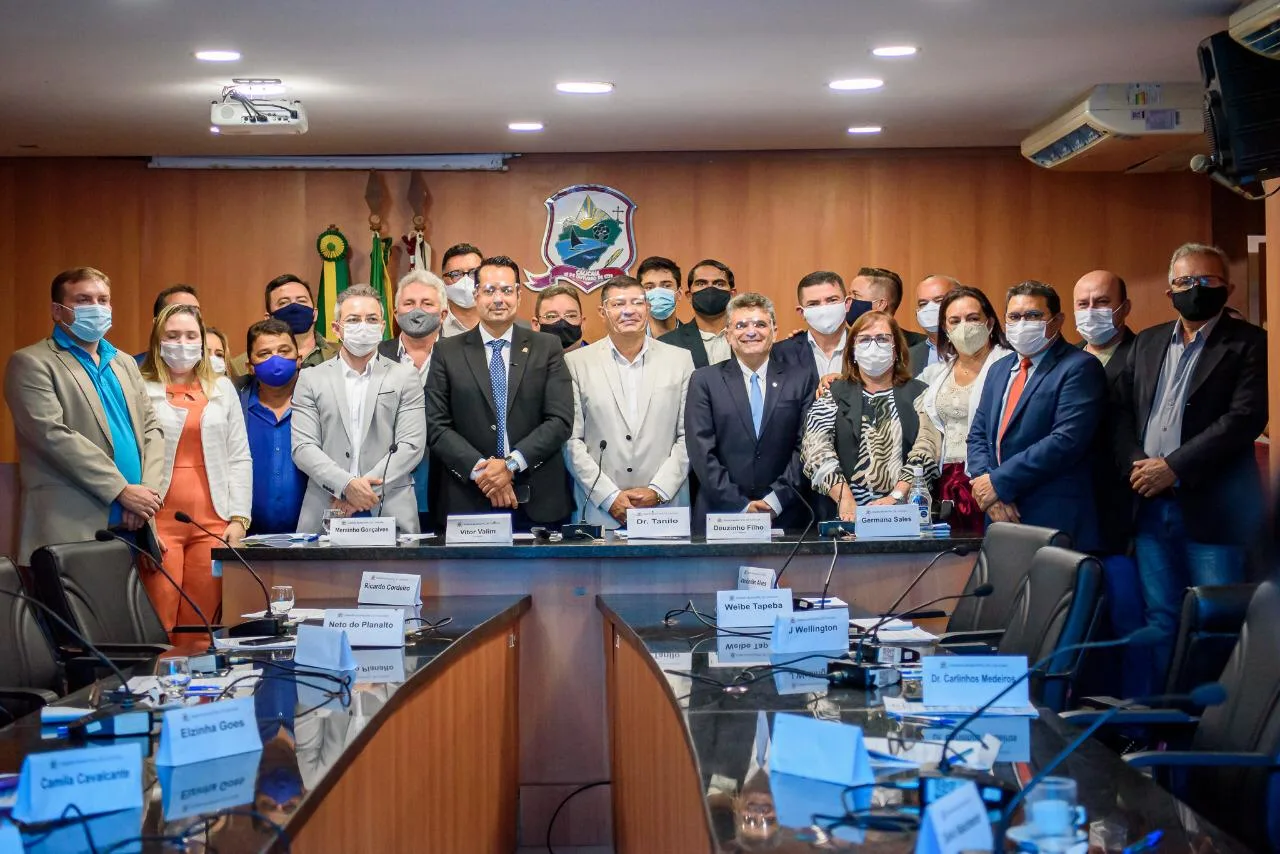 Valim participa de primeira sessão da Câmara de Caucaia e exalta harmonia entre poderes
