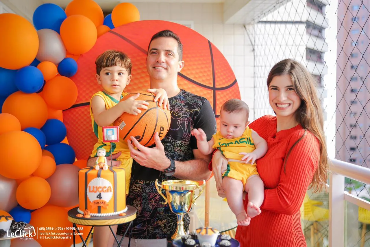 Themis e Roberto Briand celebram os quatro meses do Lucca