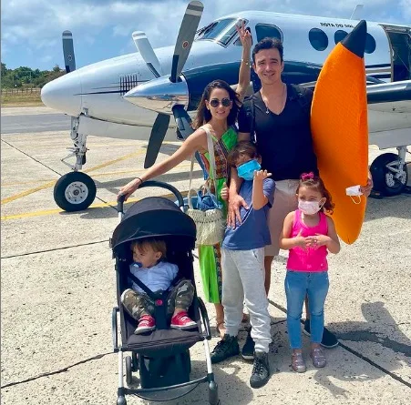 Marília Queiroz e familia curtem férias em Fernando de Noronha