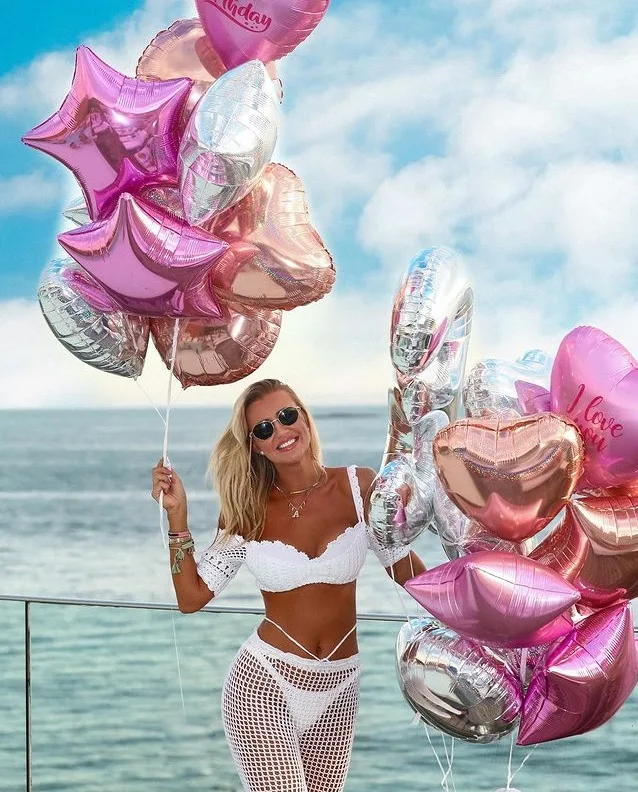 Ana Paula Siebert brinda 33 anos no Rio de Janeiro