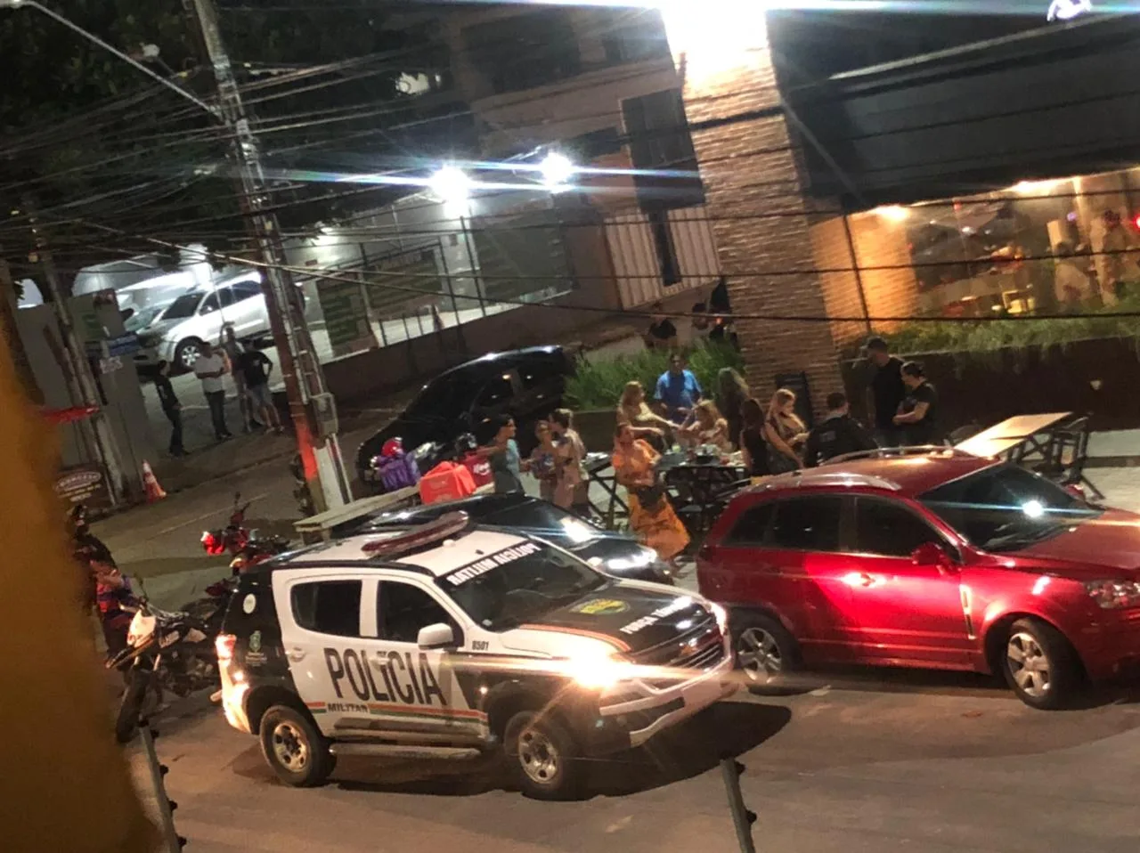 Restaurante é assaltado na Varjota; veja vídeo