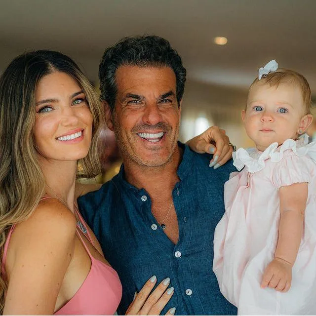 Lou Montenegro marca sua chegada aos 34 anos ao lado da família