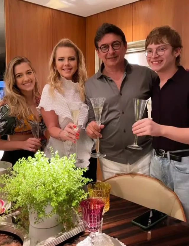 Branca e Racine Mourão brindam Bodas de Safira