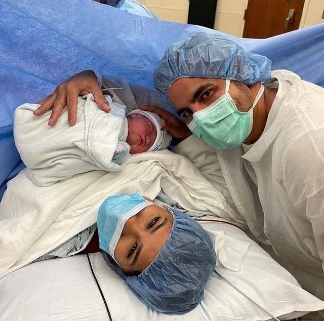 Simone dá à luz Zaya, segunda filha com Kaká Diniz