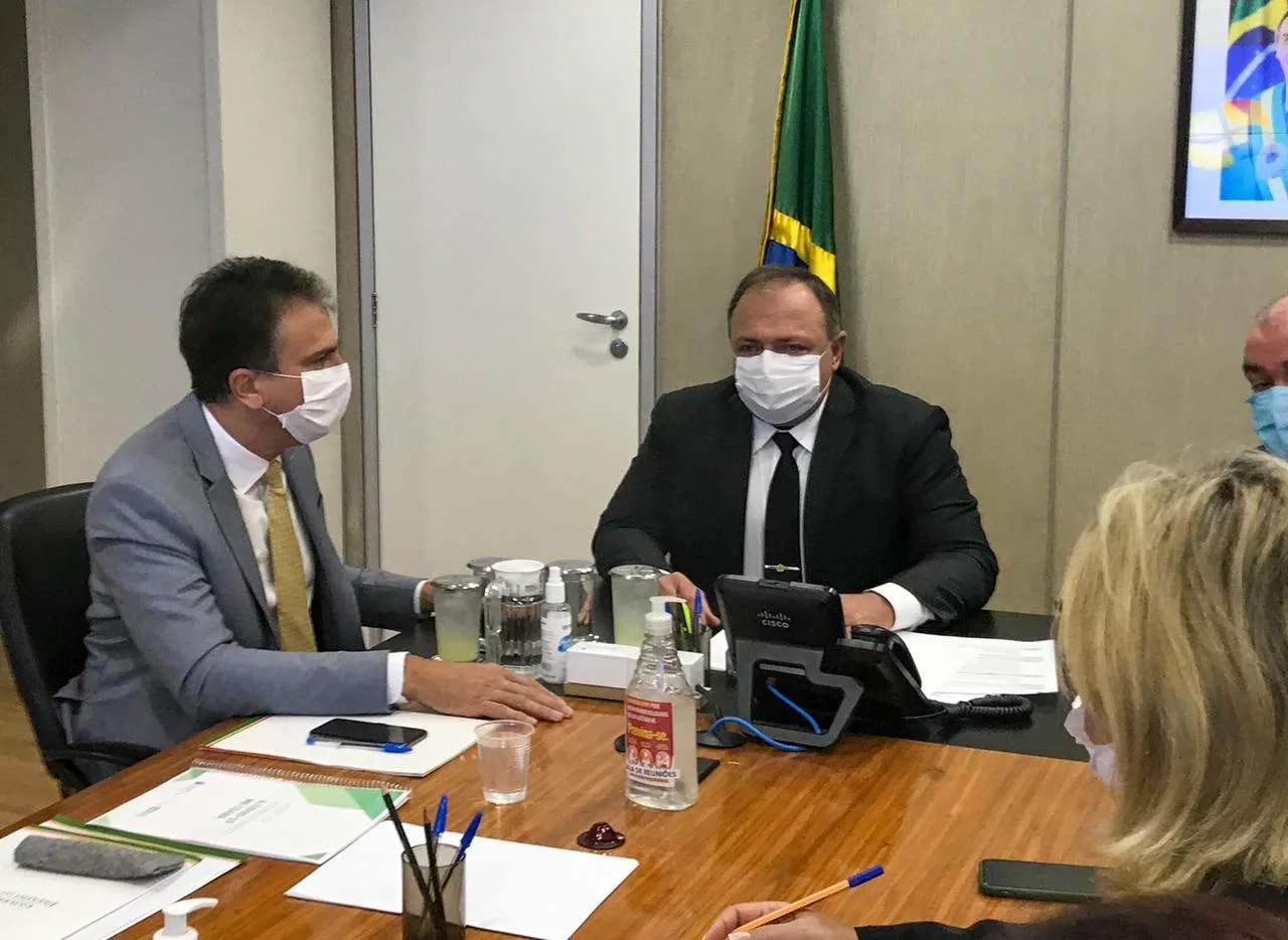 Camilo conversa com Pazuello sobre credenciamento de leitos e anuncia chegada de vacinas nesta terça