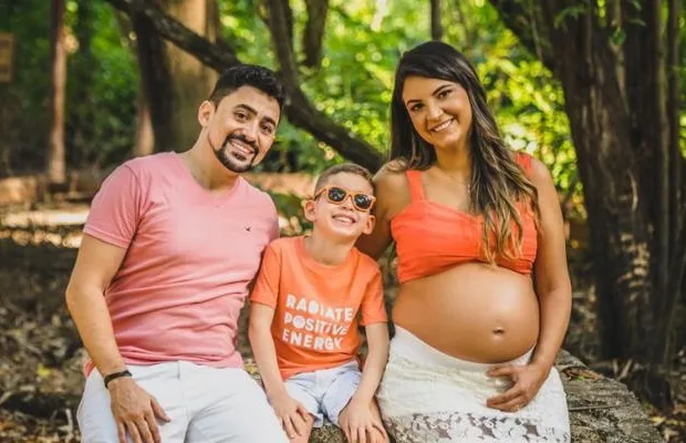 Cegonha entrega Gabriela a Alex Forte e Vitória Borba
