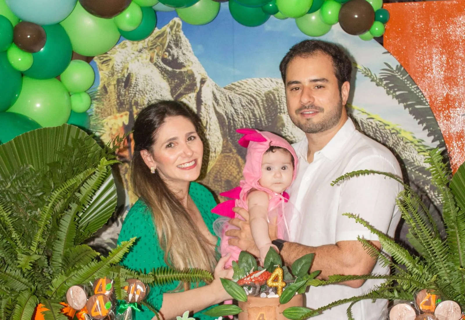 Nathália da Escóssia e Oswaldo Duarte comemoram quatro meses da Maria Thereza