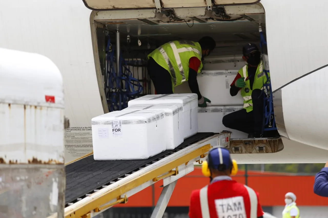 Ceará recebe oitavo lote de vacinas, com 108.900 doses da CoronaVac