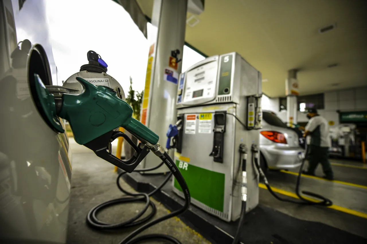 Gasolina sobe pela sexta vez em 2021 e chega a R$ 5,89 no Ceará; Capital registra R$ 5,79