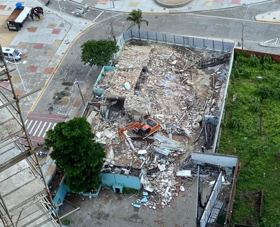 Após discussões sobre tombamento, prédio onde ficava Boteco Praia é demolido nesta quinta