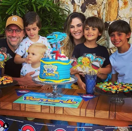 Francisco Marinho e Mariana Mota celebram a vida do filho Bernardo, entre irmãos