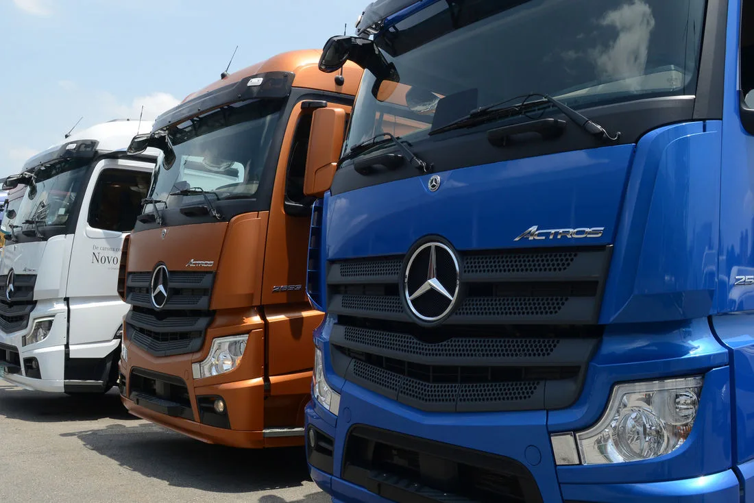 Mercedes-Benz suspende produção para evitar avanço da epidemia