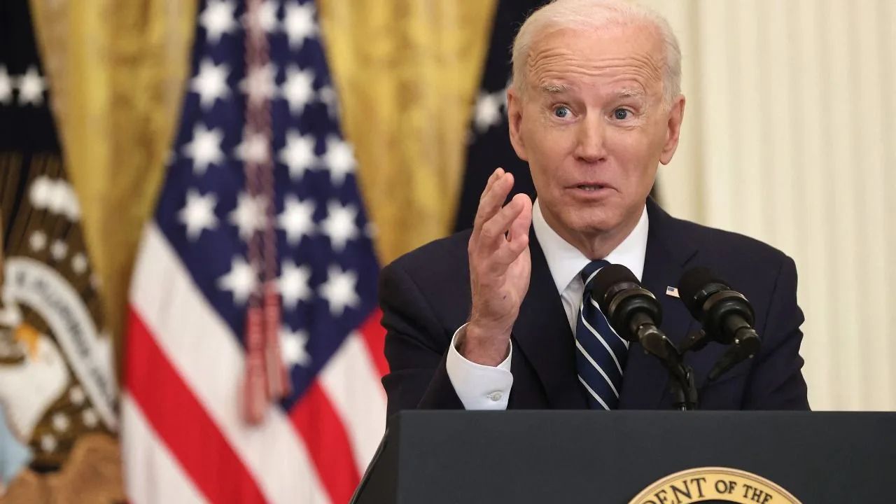 Após bater meta, Biden dobra meta e mira 200 mi de doses nos primeiros 100 dias