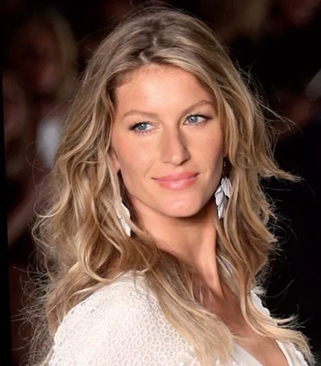Gisele Bündchen anuncia reabertura de fundação e recebe declaração do marido