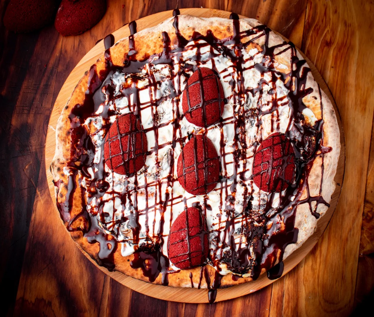 Misturando sabores e receitas, pizza de red velvet é novidade nesta Páscoa