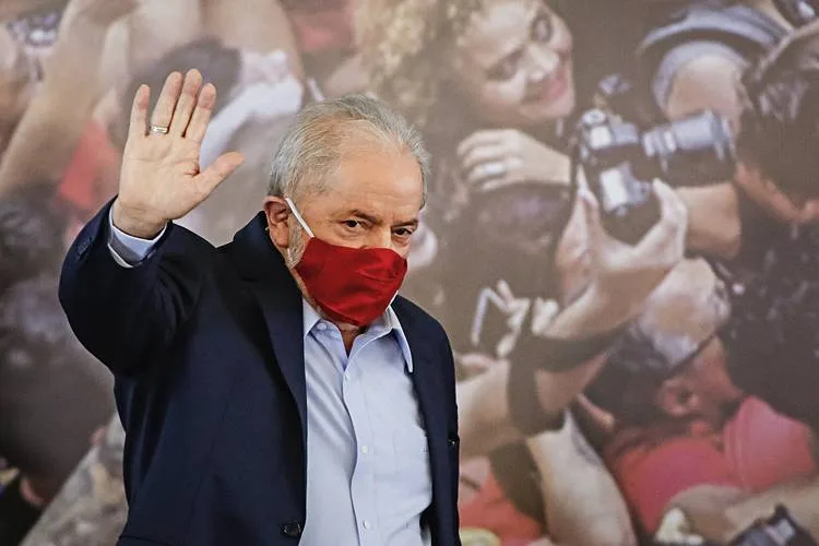 Lula diz que PT tentará aliança com centro 'se for preciso' contra Bolsonaro