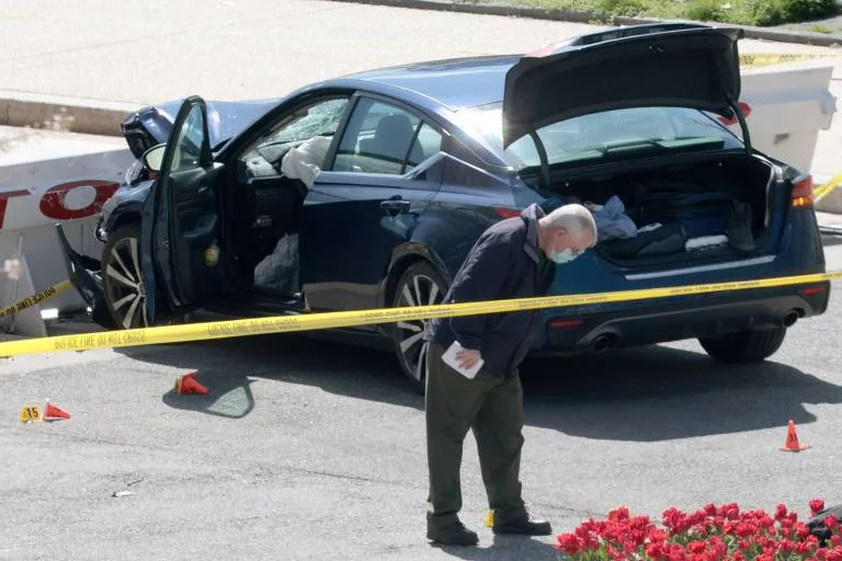 Homem é morto após avançar com carro contra policiais do Congresso dos EUA