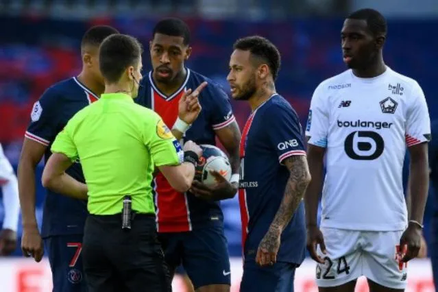 Expulsão de Neymar contra o Lille pode render três jogos de suspensão