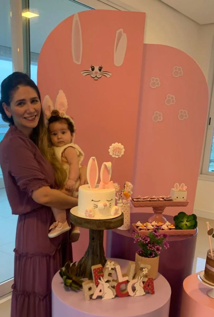 Nathália da Escóssia e Oswaldo Duarte comemoram cinco meses da Maria Thereza