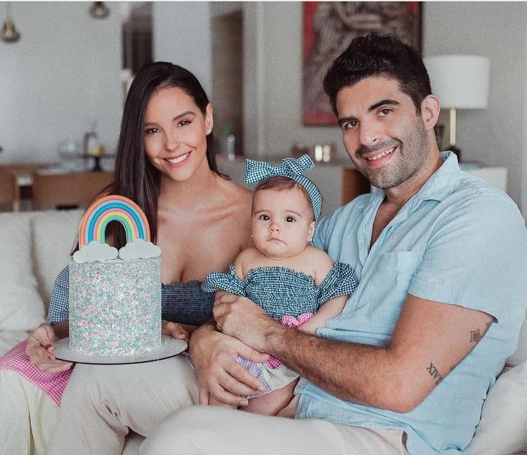 Mariana Vasconcelos e Eliseu Becco comemoram os nove meses da Laura