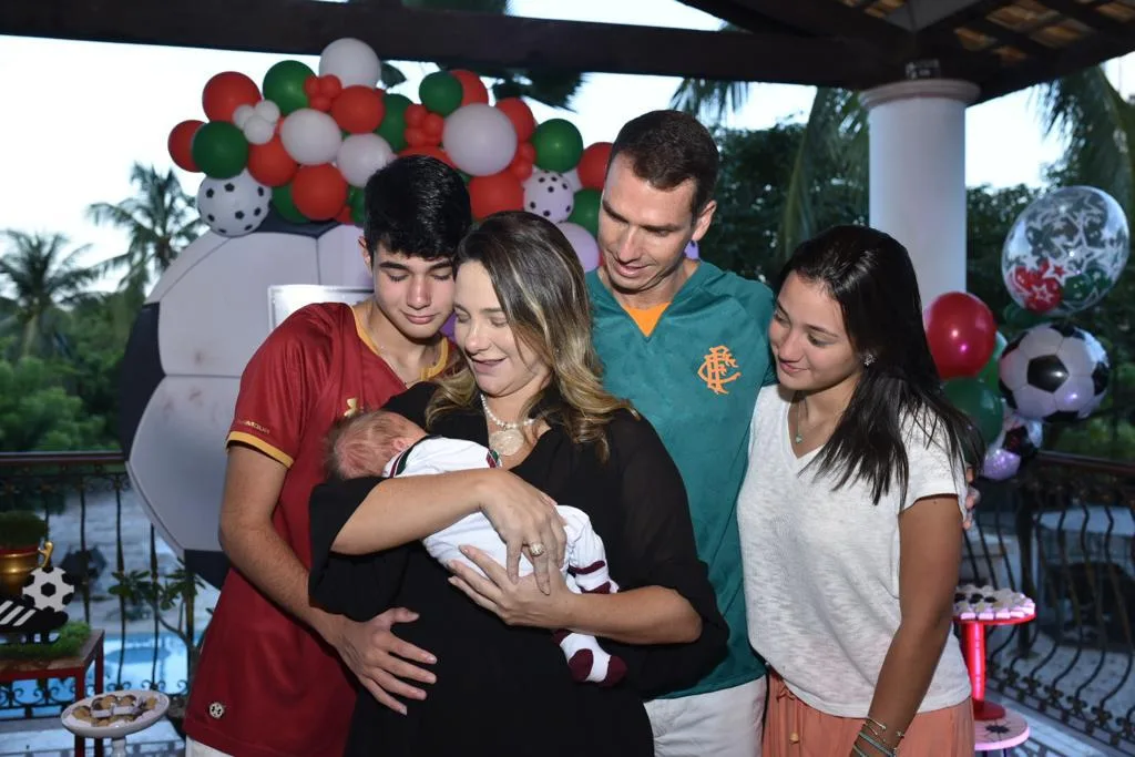 Gaida Dias e Flavio Furtado celebram primeiro mês do filho Miguel Neto