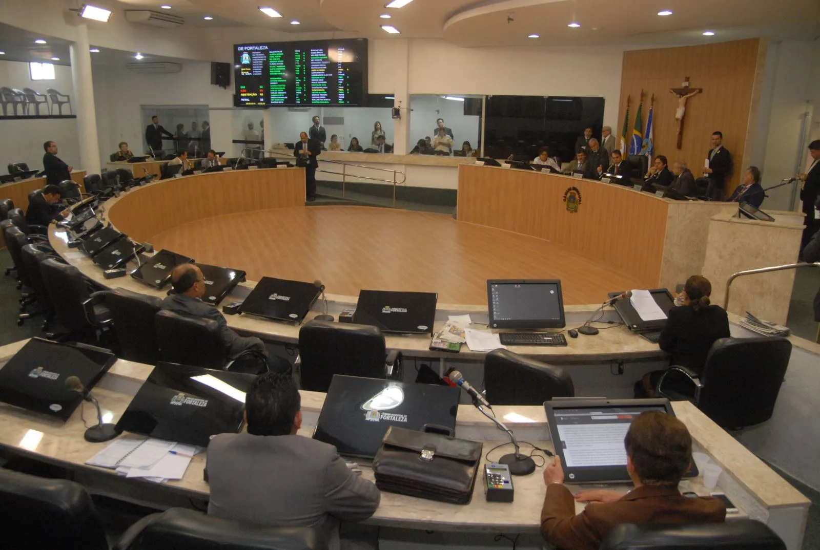 Vereadores de Fortaleza gastaram mais de R$ 9 milhões em serviço de desempenho parlamentar em 2020