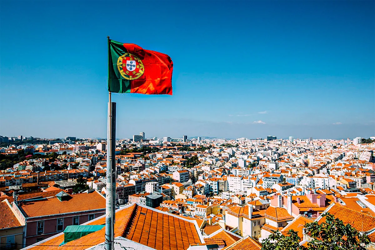 Portugal volta a autorizar voos comerciais com o Brasil