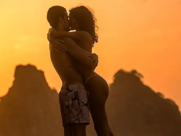 Após assumir namoro, Bruna Marquezine faz declaração de aniversário a Enzo Celulari: "amor meu"