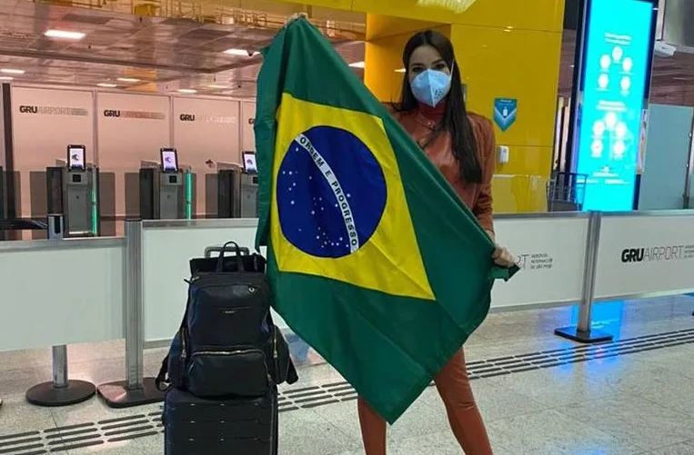 Julia Gama embarca para quarentena antes do Miss Universo 2020