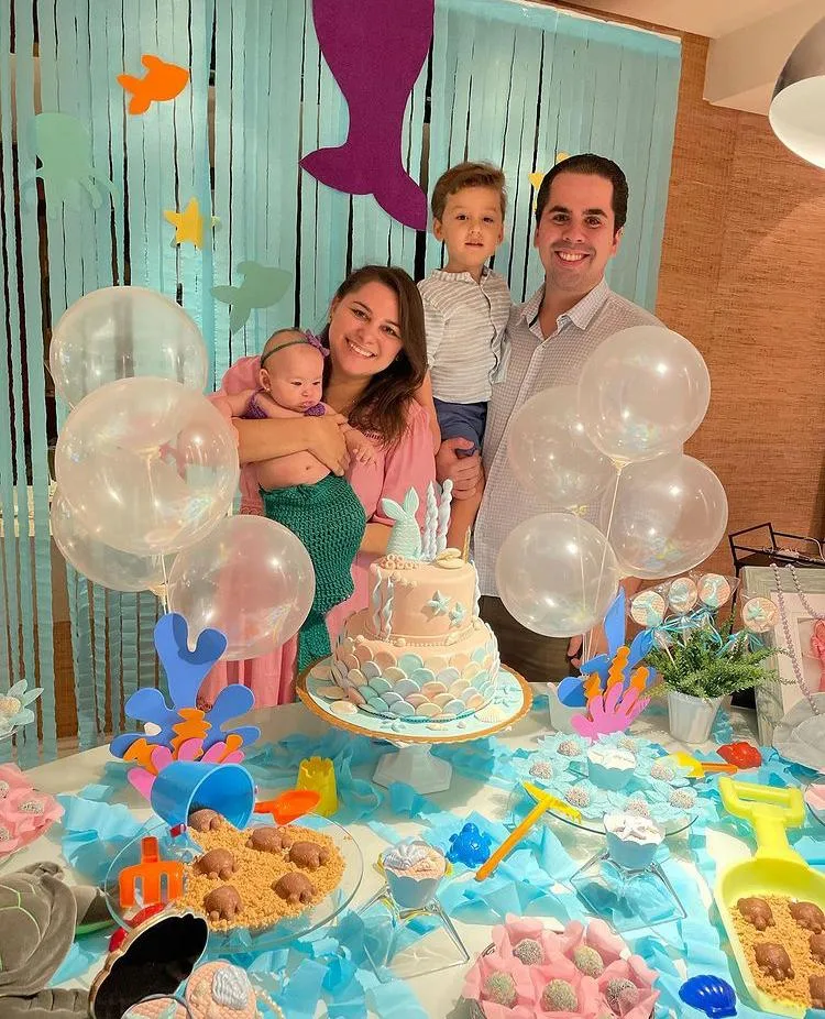 Ticiana e Alfredo Lima festejam os quatro meses da Maria Catarina