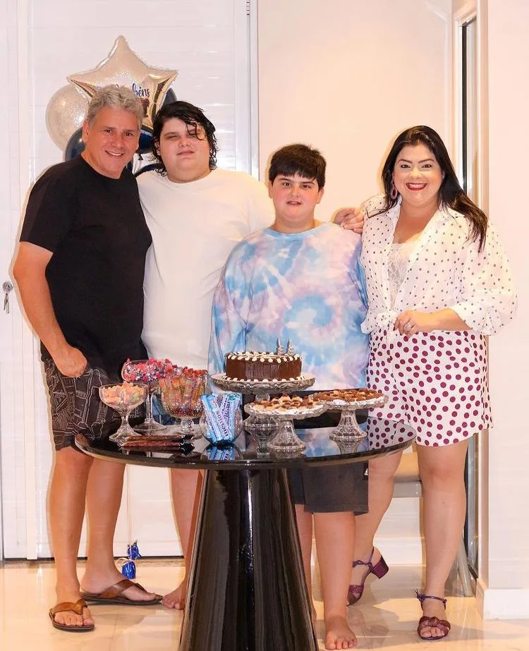 Viviane Almada celebra os 11 anos do filho Zenilo