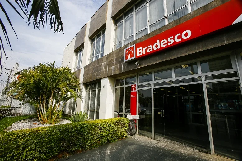 Bradesco projeta encerrar o ano com redução de até 400 agências