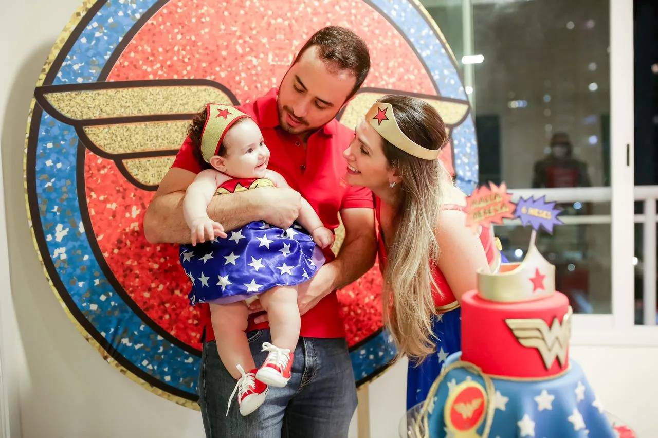 Nathália da Escóssia e Oswaldo Duarte festejam os seis meses da Maria Thereza