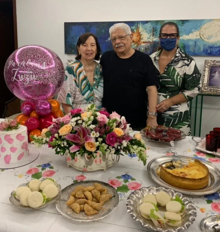 Zuleide Menezes ganha os parabéns em noite de alegria