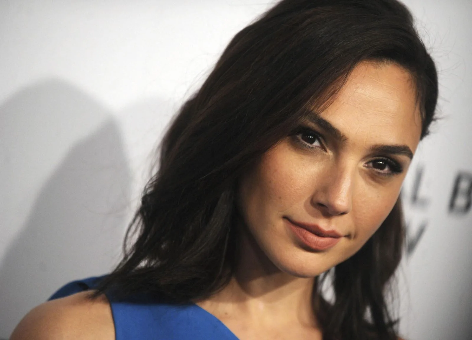 Após comentar sobre conflito entre Israel e Palestina, atriz Gal Gadot é criticada por usuários