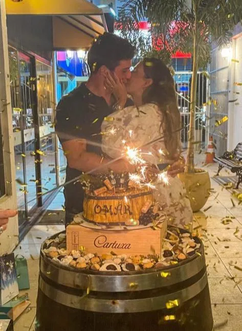 Omar Macedo ganhou os parabéns em festa surpresa