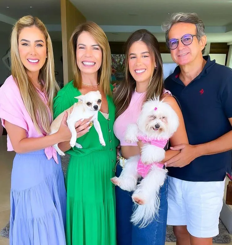 Maira Silva ganha o carinho da família em seu aniversário