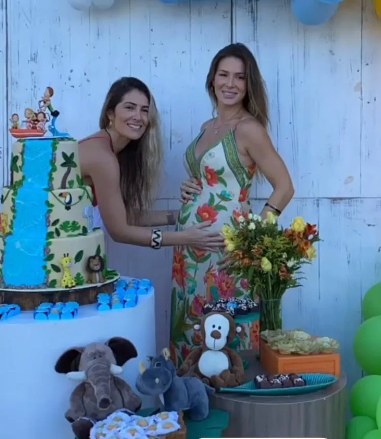 Bruna Waleska é surpreendida com chá de bebê no formato drive-thru