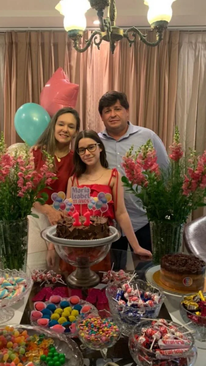 Érika Markan e George Lima cantam parabéns para filha Maria Isabel