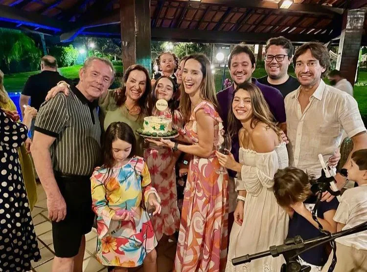 Dão Cabral marca passagem pela folhinha com a família