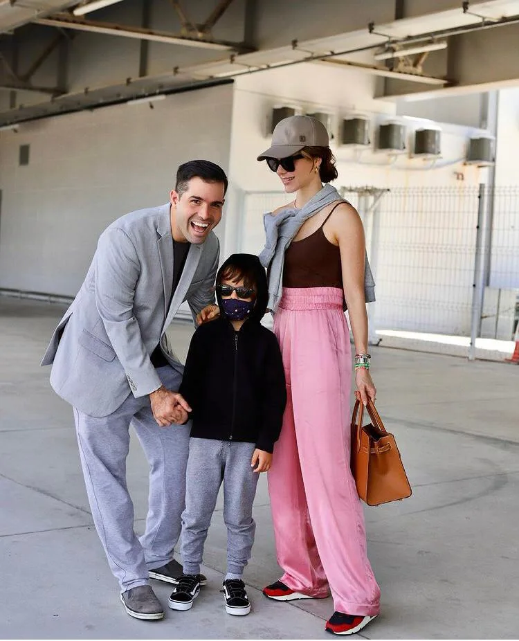 Paulinha Sampaio e Felipe Rocha seguem para viagem em família