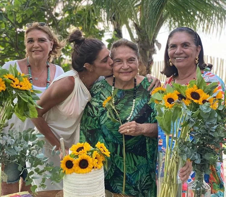 Rebecca Albuquerque festeja nova idade em Flexeiras