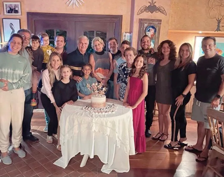 Stella Rolim marca passagem pela folhinha com a família